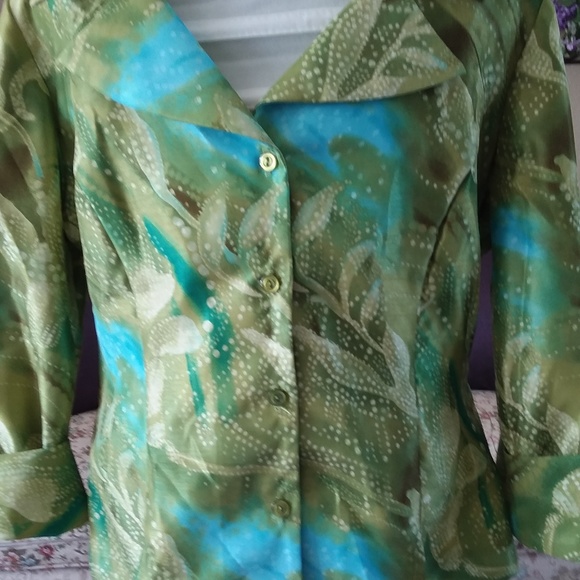 Dressbarn Ladies Green Floral Blouse Size Small - Picture 3 of 8